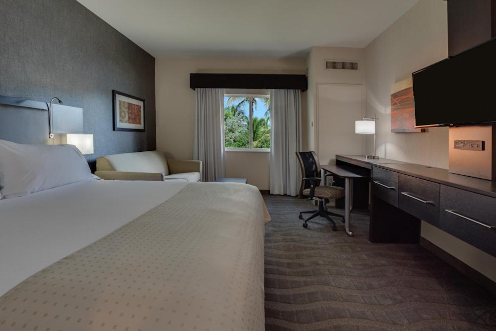 Holiday Inn Express & Suites Naples Downtown - 5Th Avenue By Ihg Exterior foto