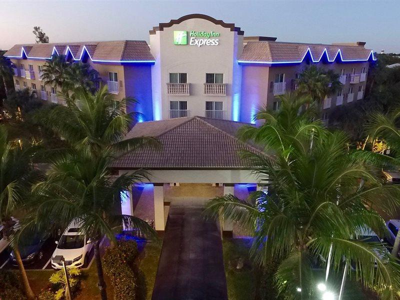Holiday Inn Express & Suites Naples Downtown - 5Th Avenue By Ihg Exterior foto