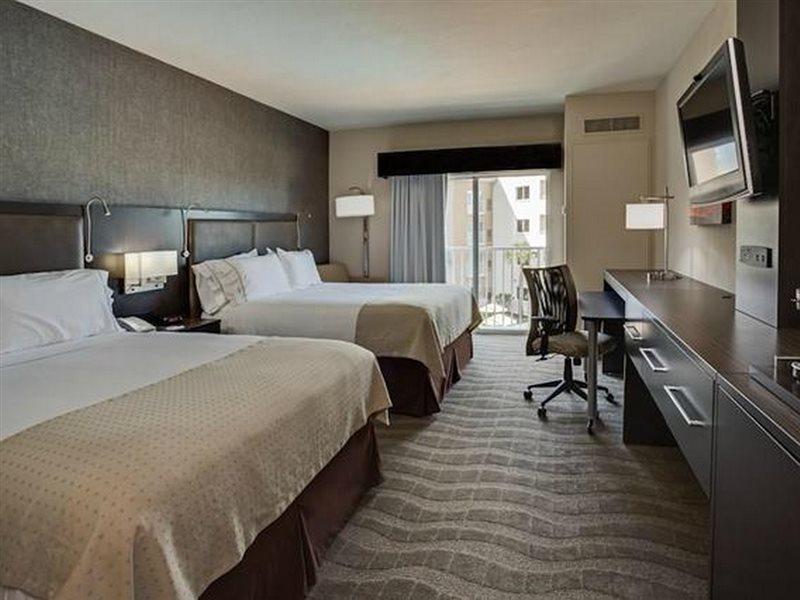 Holiday Inn Express & Suites Naples Downtown - 5Th Avenue By Ihg Exterior foto
