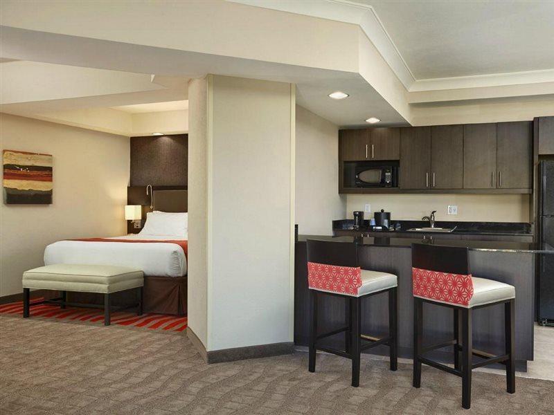 Holiday Inn Express & Suites Naples Downtown - 5Th Avenue By Ihg Exterior foto