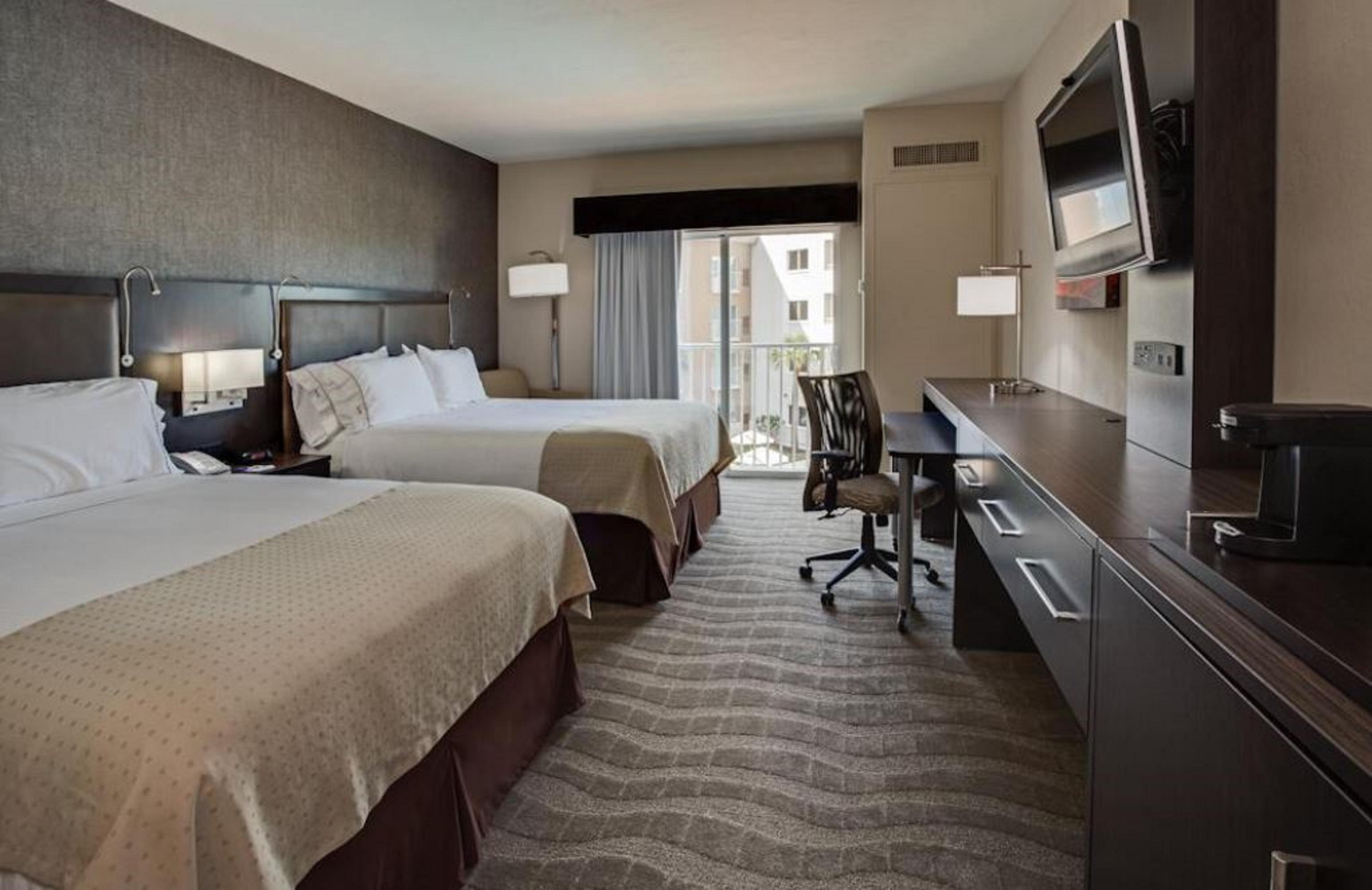 Holiday Inn Express & Suites Naples Downtown - 5Th Avenue By Ihg Exterior foto