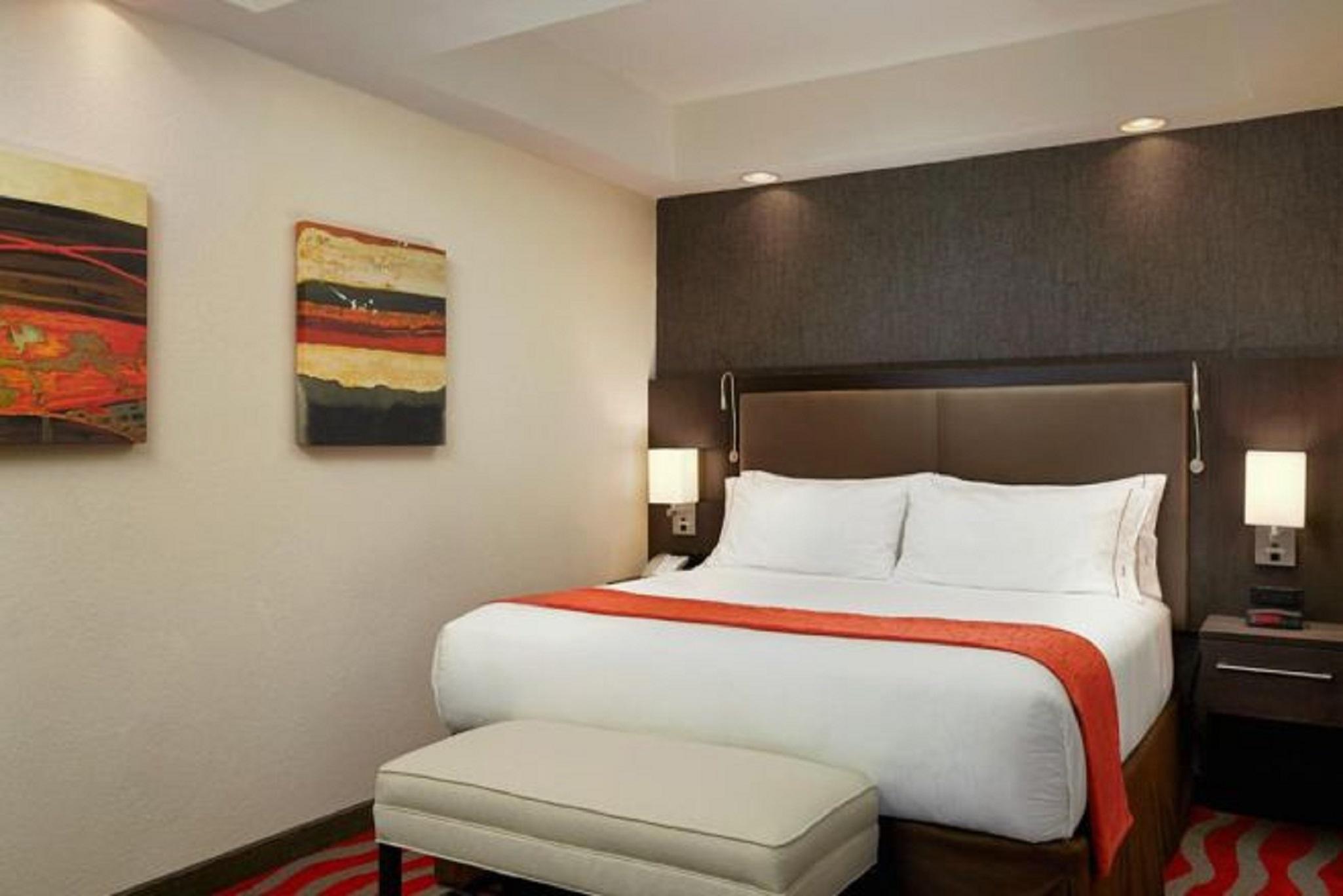 Holiday Inn Express & Suites Naples Downtown - 5Th Avenue By Ihg Exterior foto