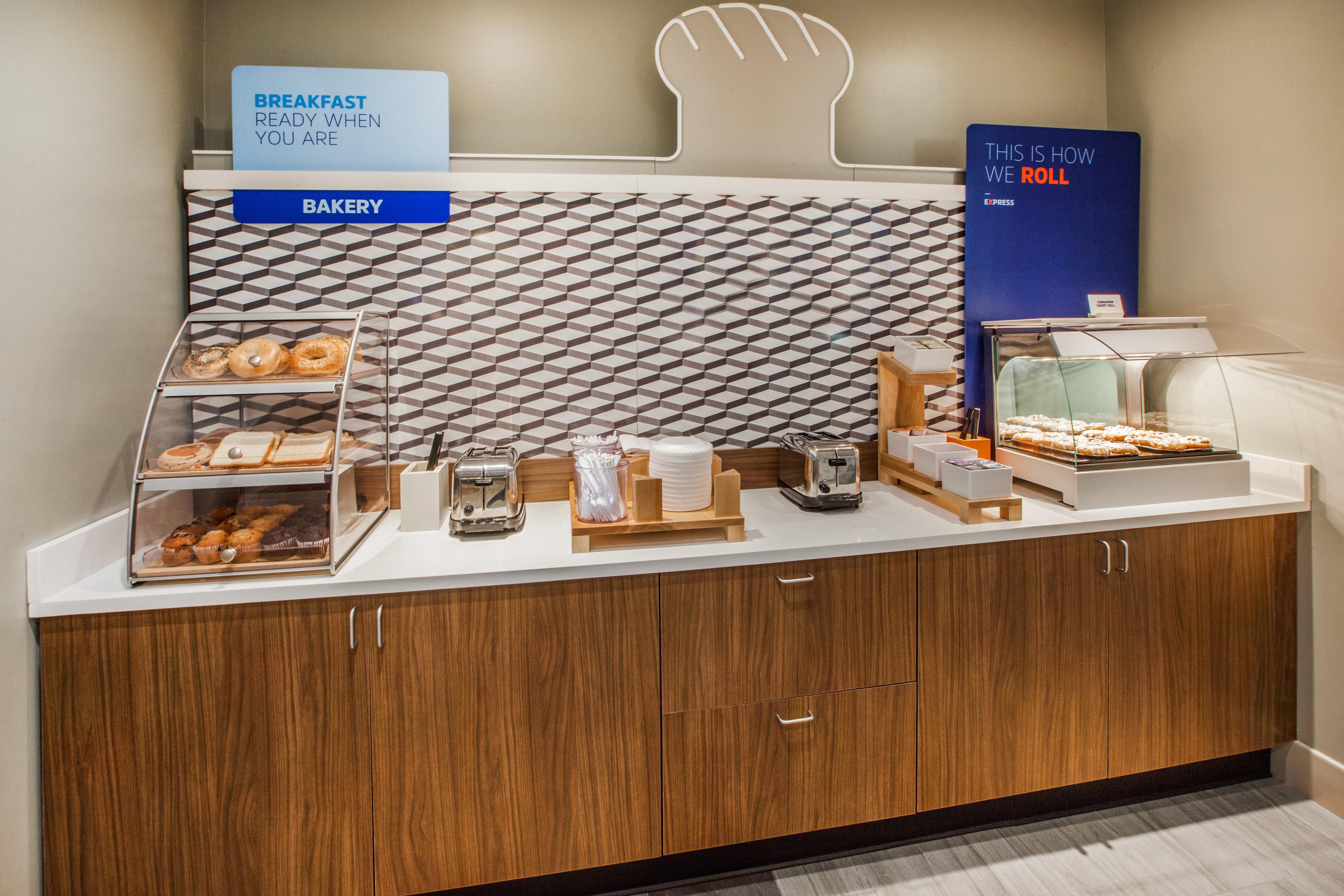 Holiday Inn Express & Suites Naples Downtown - 5Th Avenue By Ihg Exterior foto
