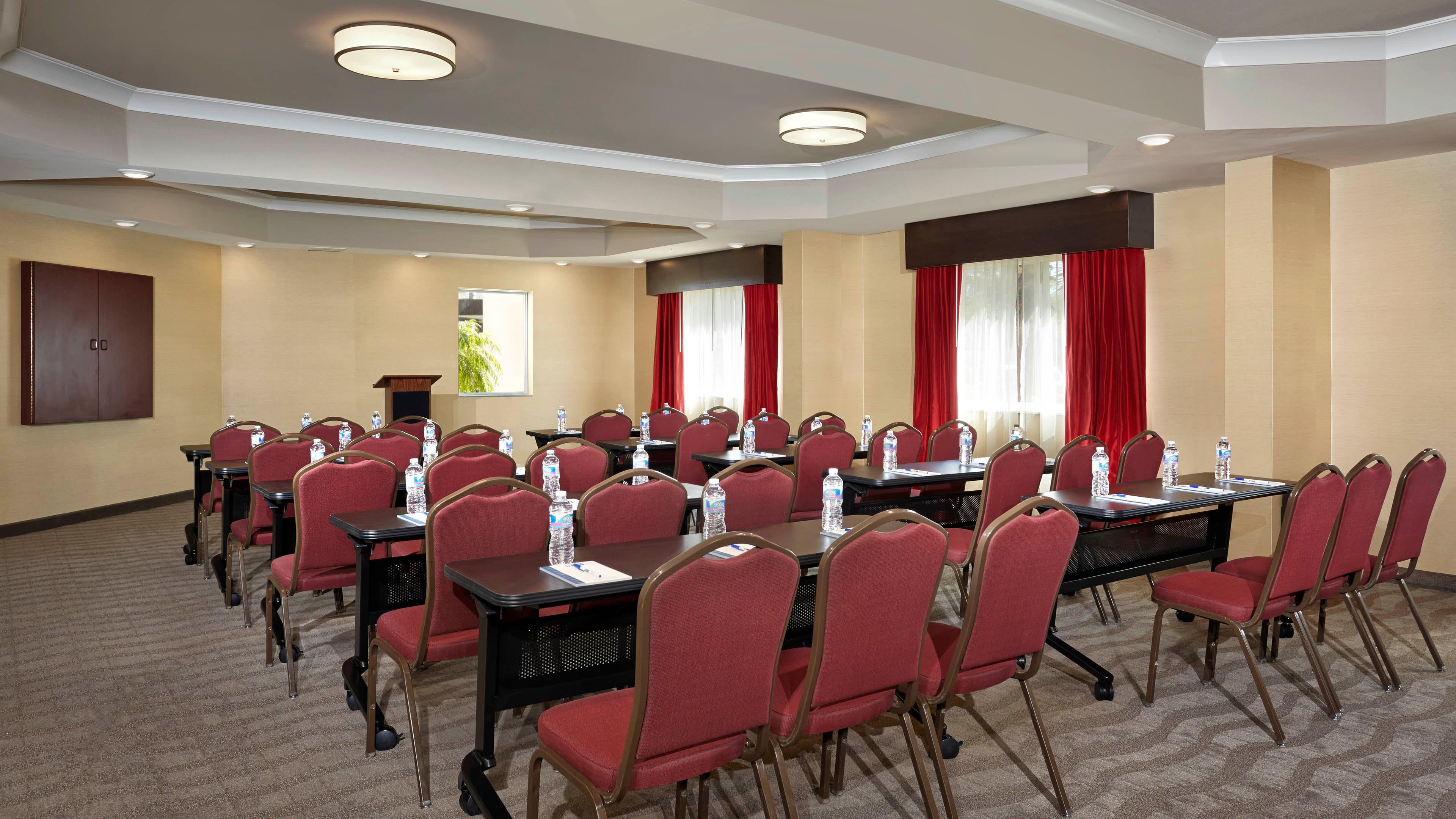 Holiday Inn Express & Suites Naples Downtown - 5Th Avenue By Ihg Exterior foto