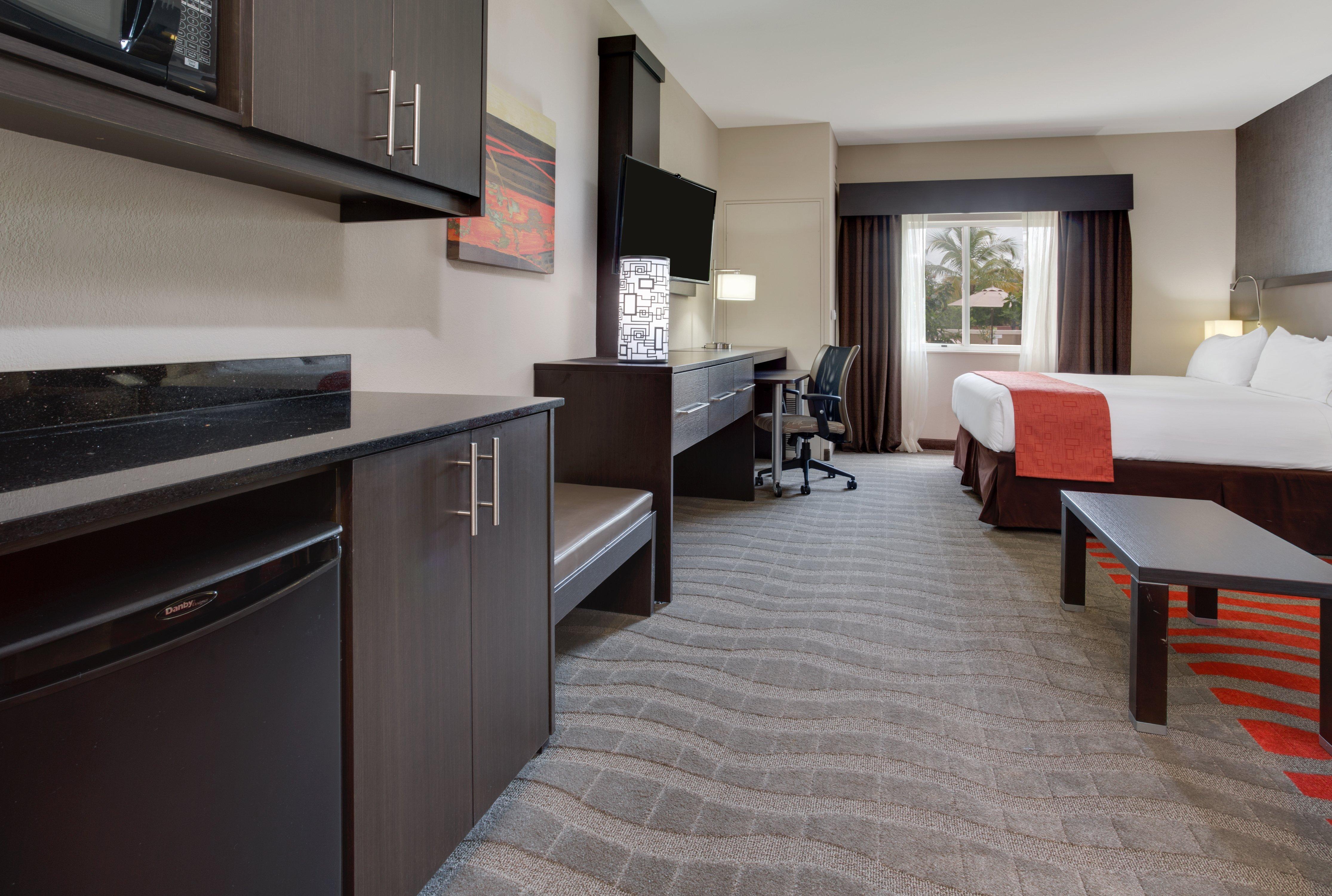 Holiday Inn Express & Suites Naples Downtown - 5Th Avenue By Ihg Exterior foto