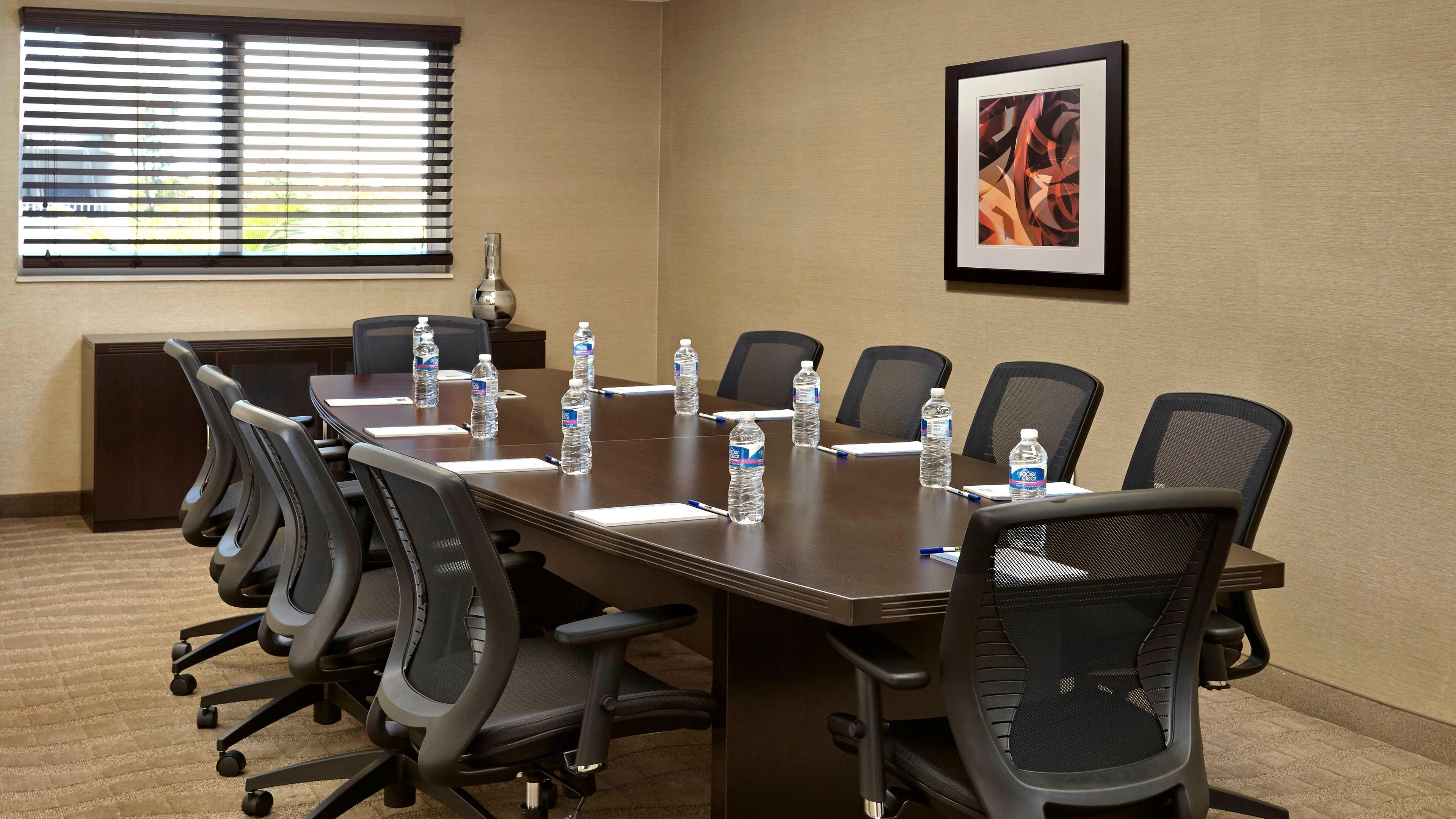 Holiday Inn Express & Suites Naples Downtown - 5Th Avenue By Ihg Exterior foto