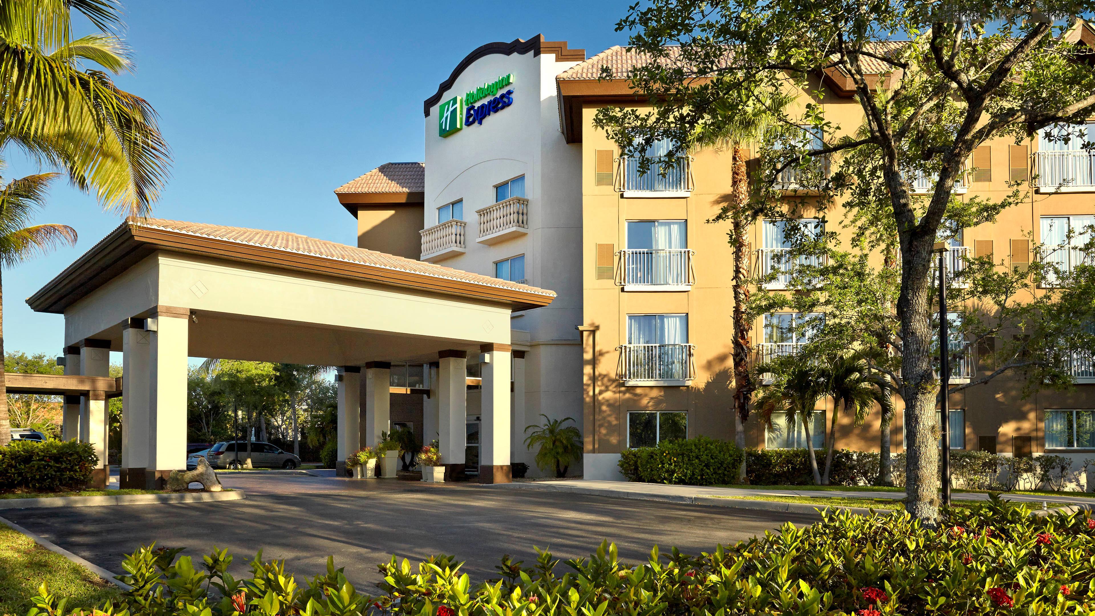 Holiday Inn Express & Suites Naples Downtown - 5Th Avenue By Ihg Exterior foto