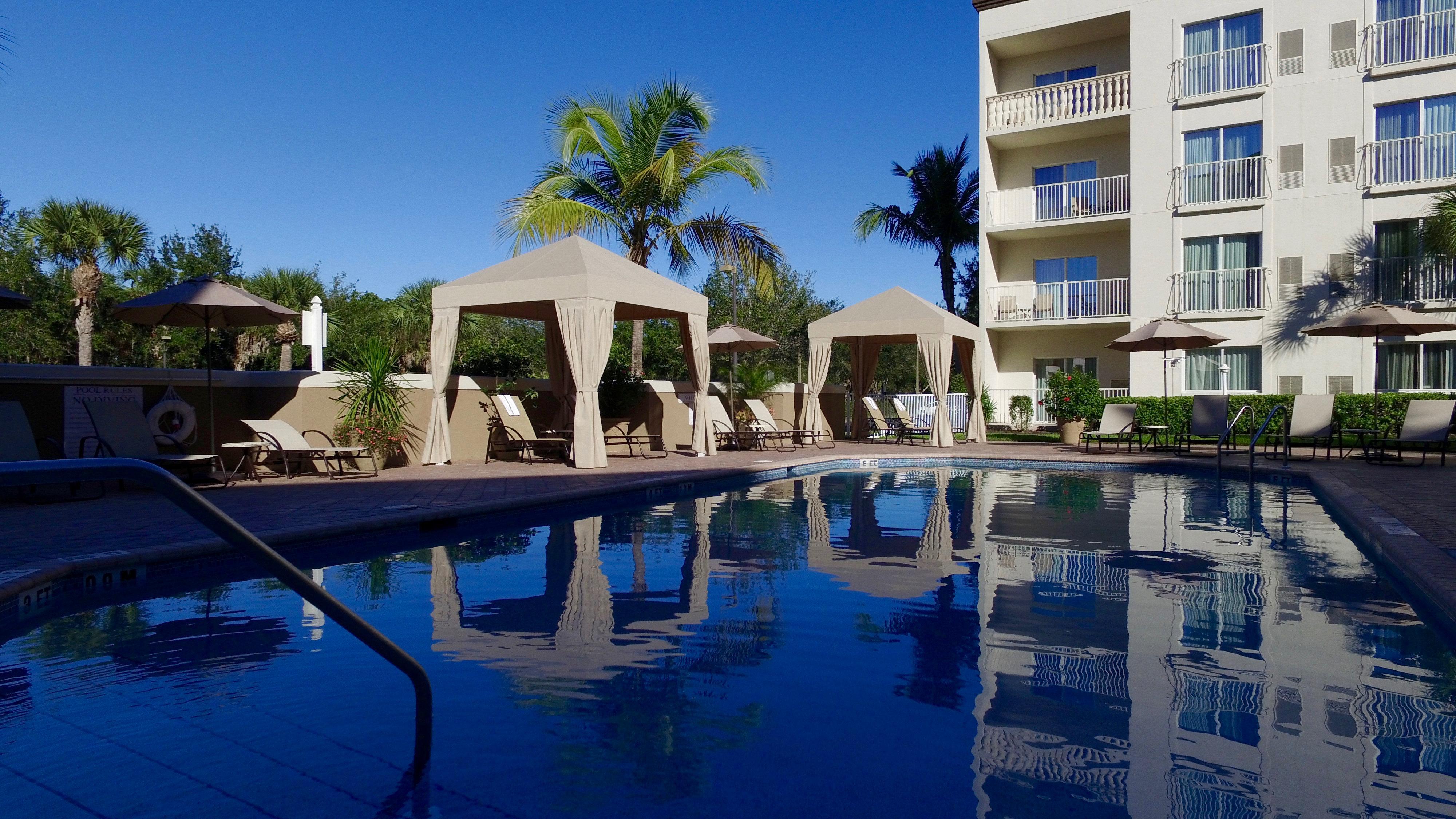 Holiday Inn Express & Suites Naples Downtown - 5Th Avenue By Ihg Exterior foto