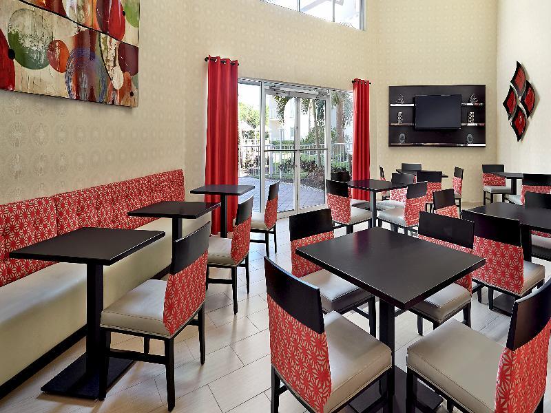 Holiday Inn Express & Suites Naples Downtown - 5Th Avenue By Ihg Exterior foto