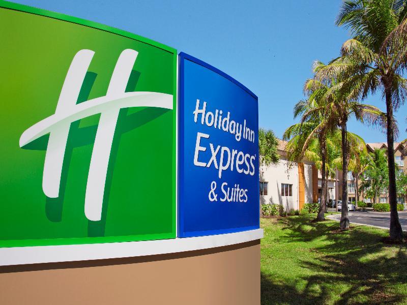 Holiday Inn Express & Suites Naples Downtown - 5Th Avenue By Ihg Exterior foto