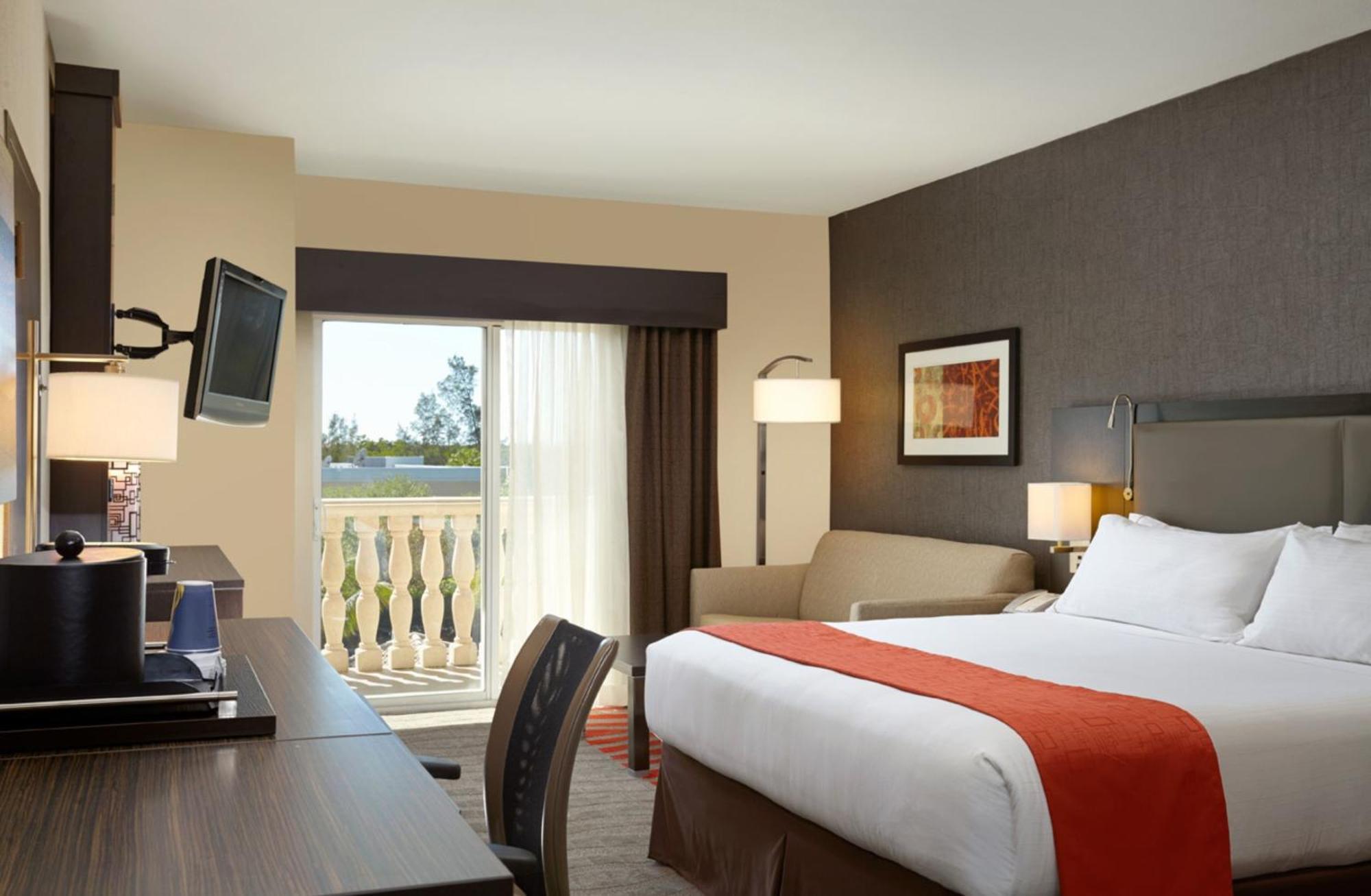 Holiday Inn Express & Suites Naples Downtown - 5Th Avenue By Ihg Exterior foto