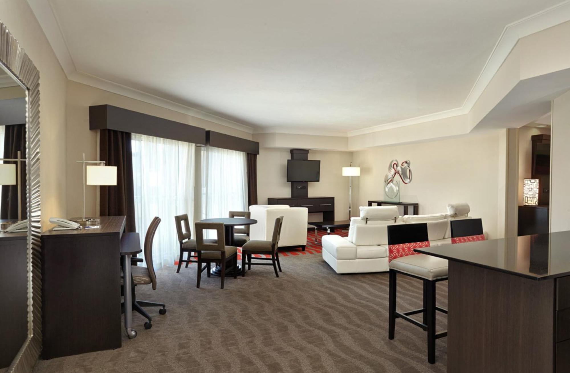 Holiday Inn Express & Suites Naples Downtown - 5Th Avenue By Ihg Exterior foto