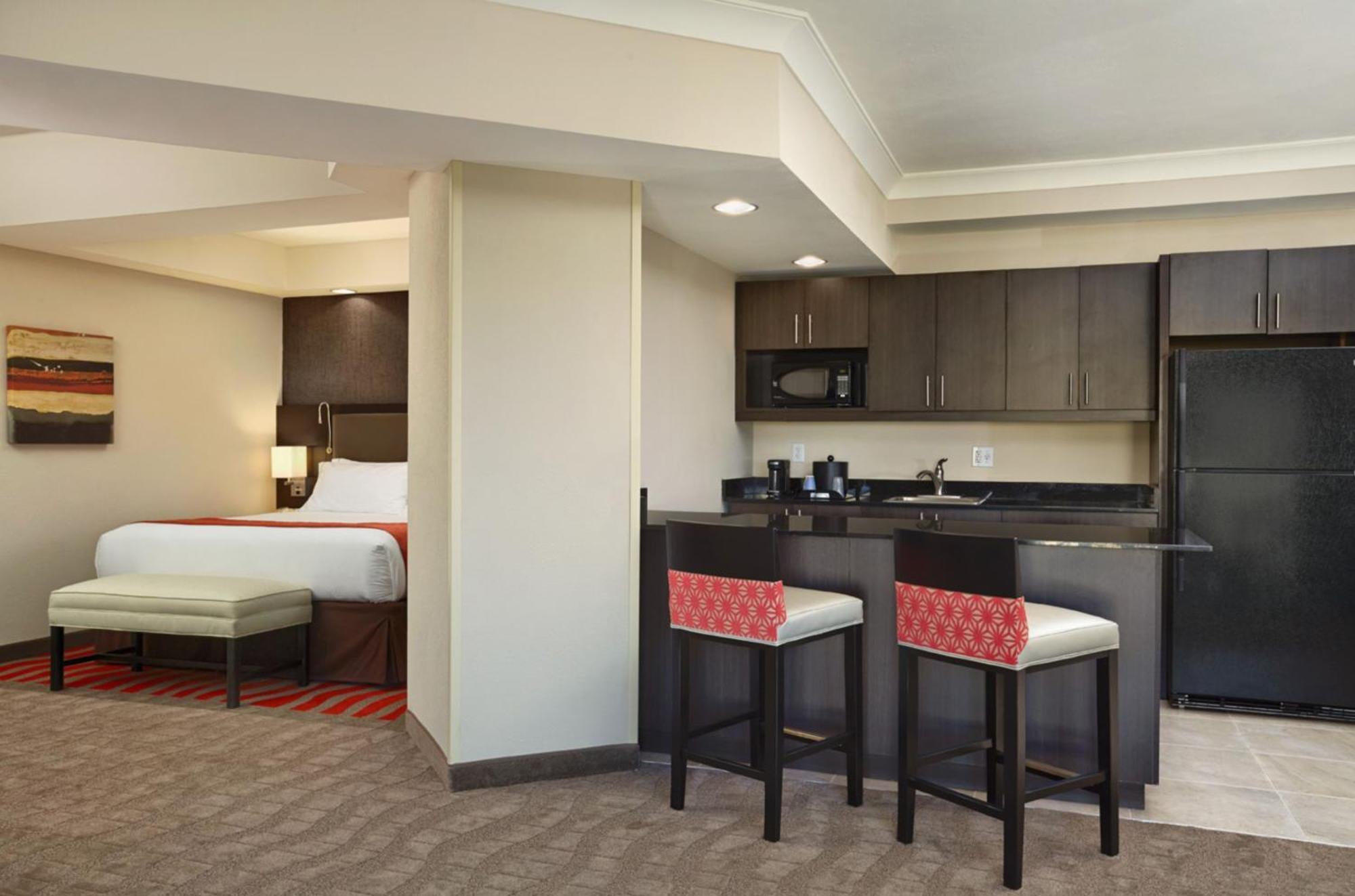 Holiday Inn Express & Suites Naples Downtown - 5Th Avenue By Ihg Exterior foto